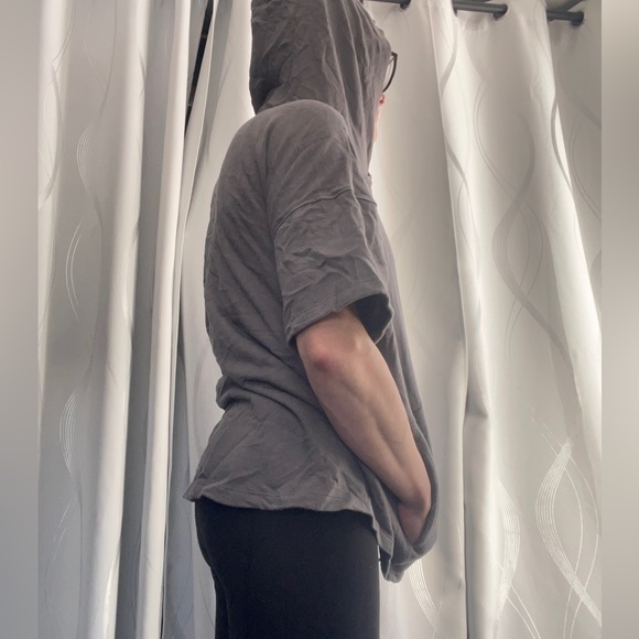 👑 2/$40 👑 Fabletics short sleeve hoodie - Picture 7 of 12